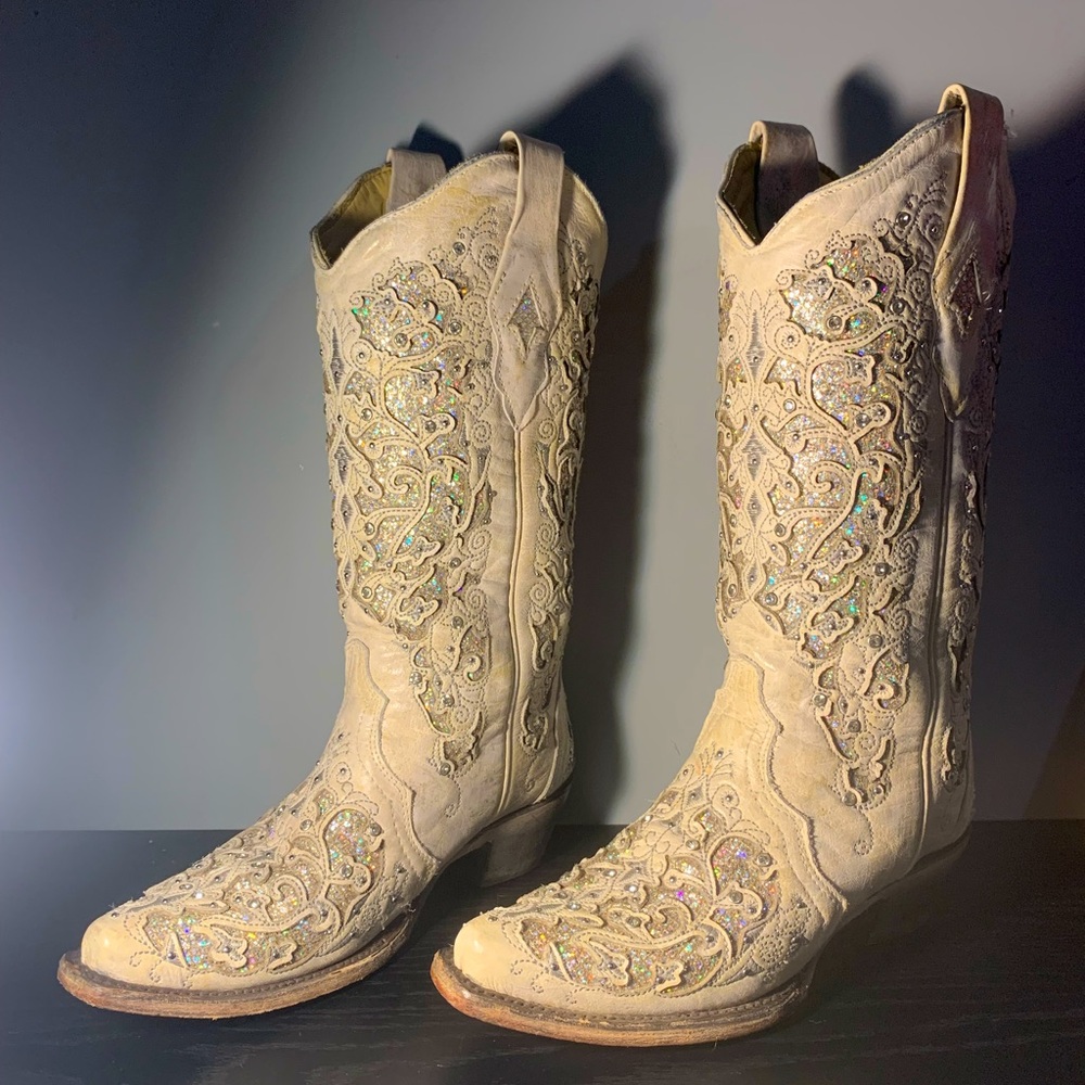 corral point toe boots!